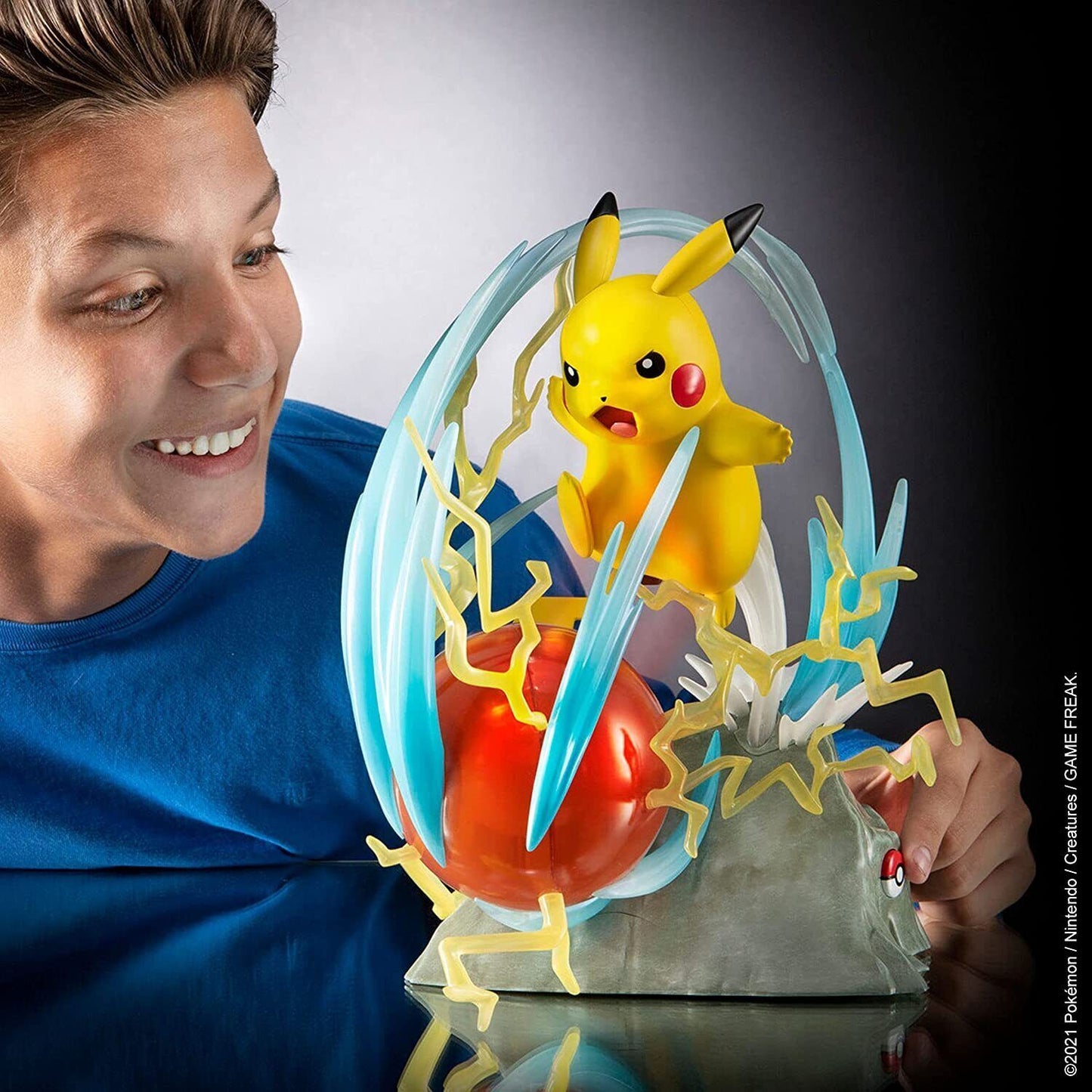 Pokemon Light FX Pikachu 1/10 Deluxe Figure