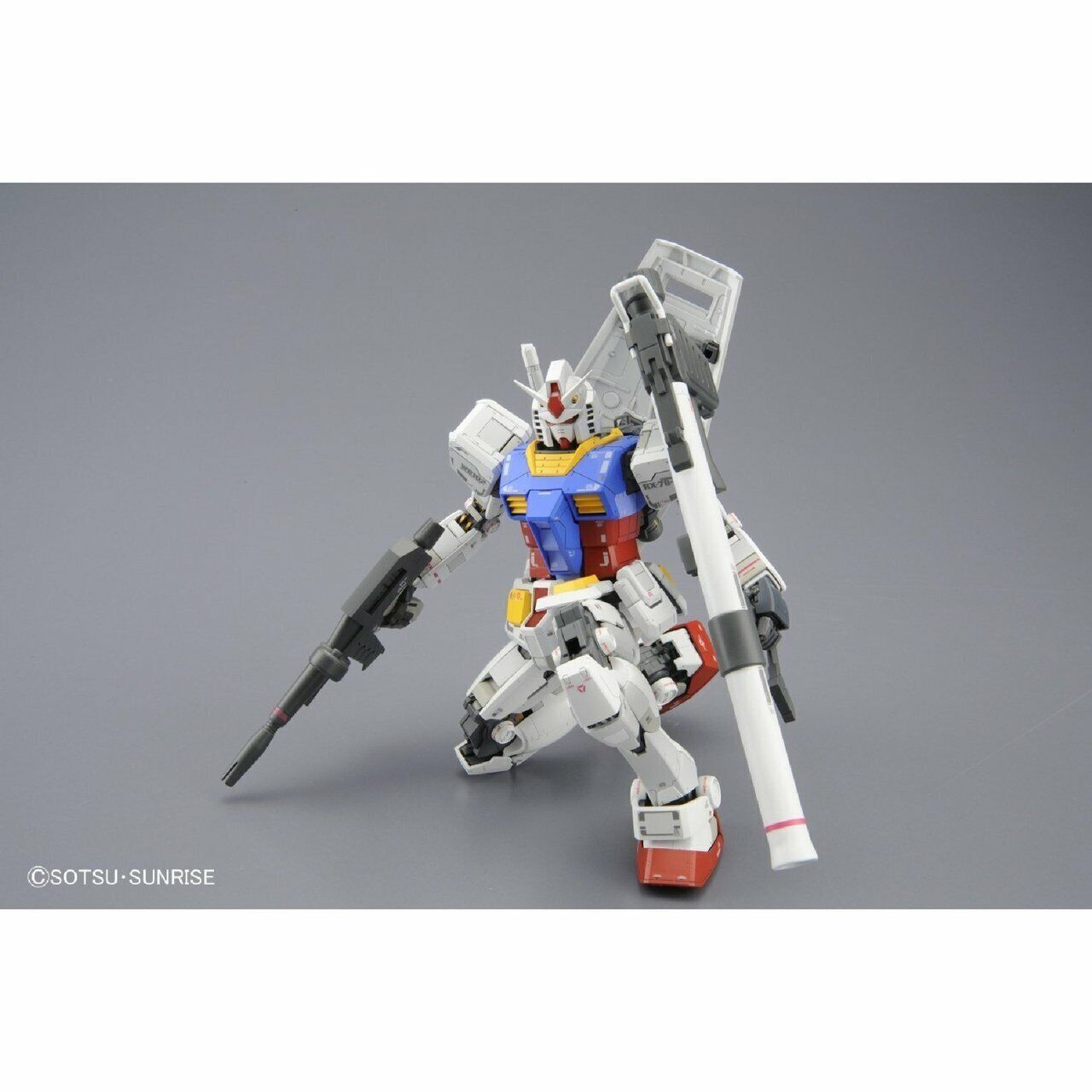 Bandai Gundam MG 1/100 RX-78-2 Gundam Ver.3.0 Model Kit